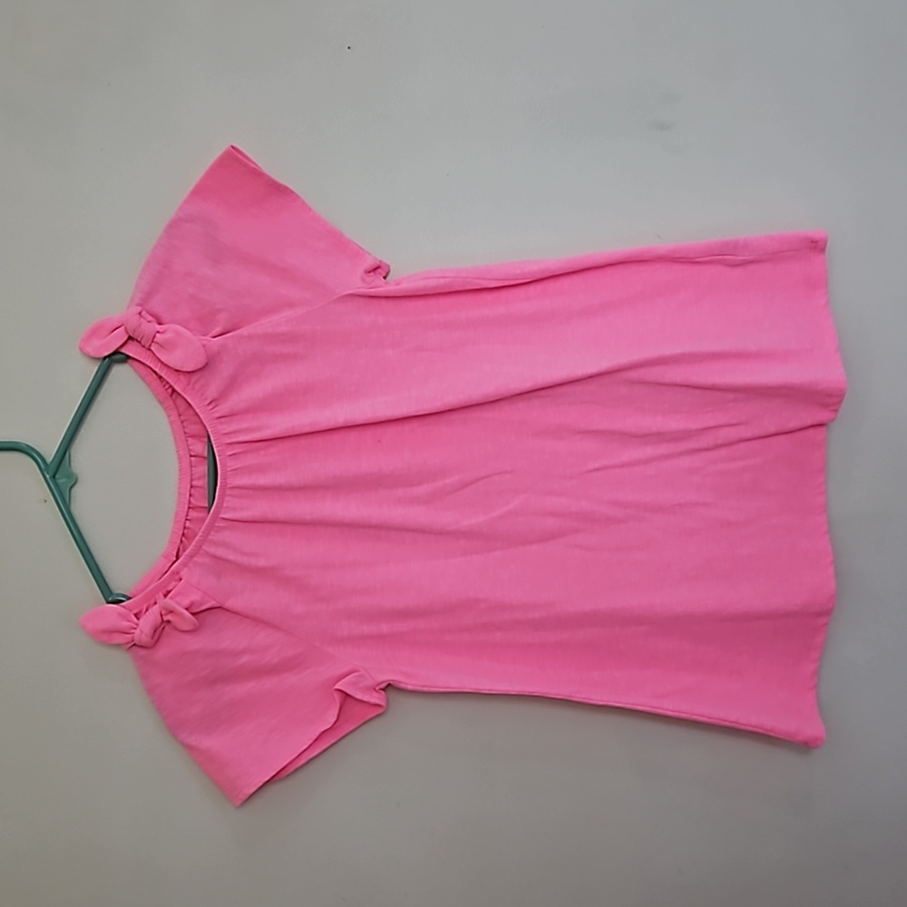 Girl's pink shirt